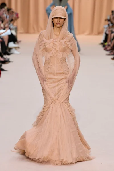 Look 25
